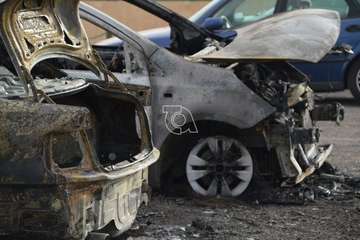 Cinco vehículos calcinados un incendio intencionado en un solar de El Ejido-Telde/TA.